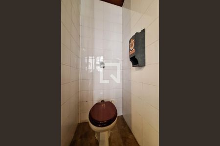 Casa à venda com 680m², 5 quartos e 3 vagasBanheiro da Piscina