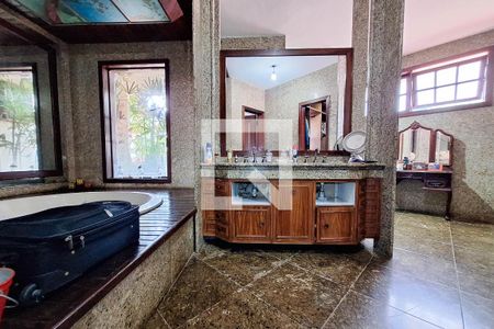 Casa à venda com 680m², 5 quartos e 3 vagasBanheiro da Suíte master