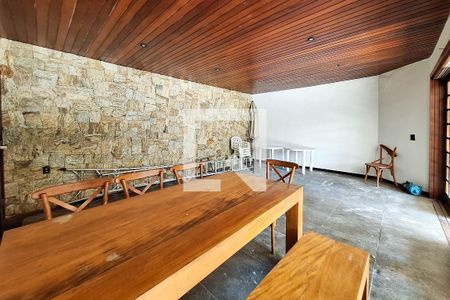 Casa à venda com 680m², 5 quartos e 3 vagasÁrea comum - Salão de festas