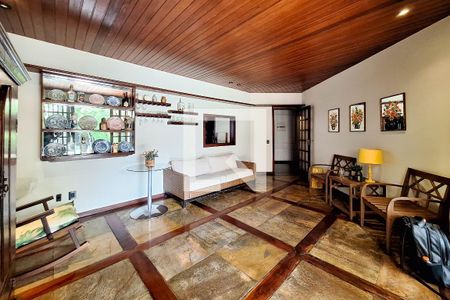 Casa à venda com 680m², 5 quartos e 3 vagasSala 4