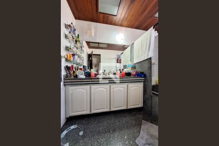 Casa à venda com 680m², 5 quartos e 3 vagasBanheiro da Suíte 2