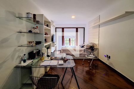 Casa à venda com 680m², 5 quartos e 3 vagasSuíte 4