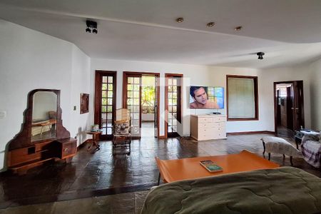 Casa à venda com 680m², 5 quartos e 3 vagasSuíte master