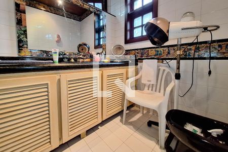 Casa à venda com 680m², 5 quartos e 3 vagasBanheiro da Suíte 4