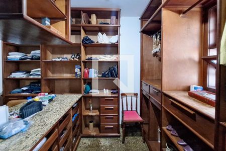 Casa à venda com 680m², 5 quartos e 3 vagasCloset 1 da Suíte master