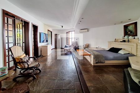 Casa à venda com 680m², 5 quartos e 3 vagasSuíte master