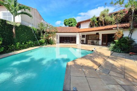 Casa à venda com 680m², 5 quartos e 3 vagasPiscina