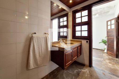 Casa à venda com 680m², 5 quartos e 3 vagasBanheiro da Piscina