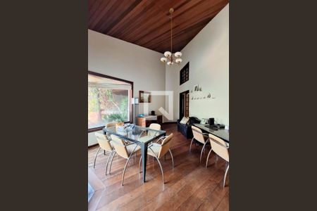 Casa à venda com 680m², 5 quartos e 3 vagasEscritório