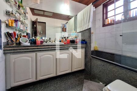 Casa à venda com 680m², 5 quartos e 3 vagasBanheiro da Suíte 2