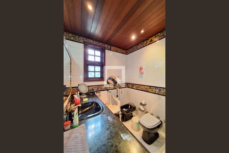 Casa à venda com 680m², 5 quartos e 3 vagasBanheiro da Suíte 4