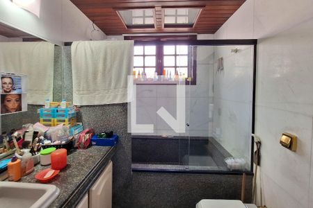 Casa à venda com 680m², 5 quartos e 3 vagasBanheiro da Suíte 2