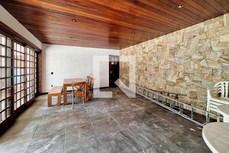 Casa à venda com 680m², 5 quartos e 3 vagasÁrea comum - Salão de festas