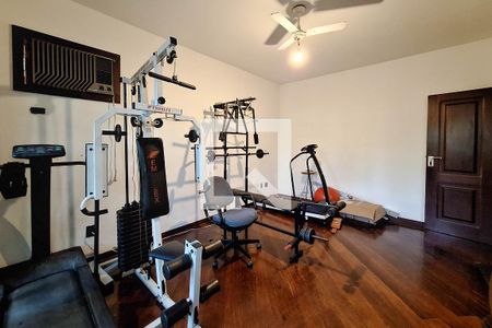 Casa à venda com 680m², 5 quartos e 3 vagasAcademia