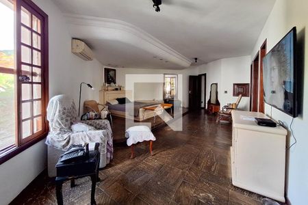 Casa à venda com 680m², 5 quartos e 3 vagasSuíte master