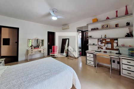 Casa à venda com 680m², 5 quartos e 3 vagasSuíte 2