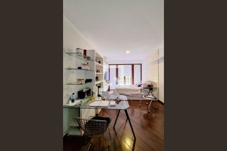 Casa à venda com 680m², 5 quartos e 3 vagasSuíte 4