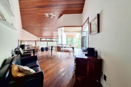 Casa à venda com 680m², 5 quartos e 3 vagasEscritório