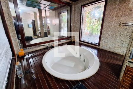 Casa à venda com 680m², 5 quartos e 3 vagasBanheiro da Suíte master