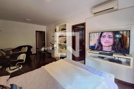 Casa à venda com 680m², 5 quartos e 3 vagasSuíte 4