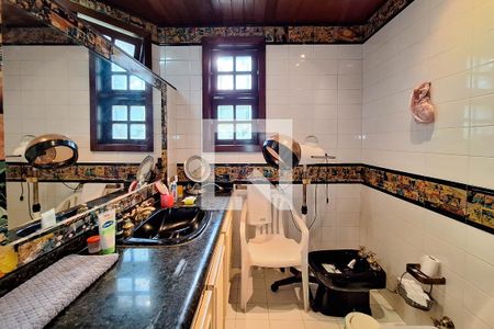 Casa à venda com 680m², 5 quartos e 3 vagasBanheiro da Suíte 4