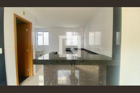 Cozinha de apartamento à venda com 2 quartos, 65m² em Vila Paris, Belo Horizonte