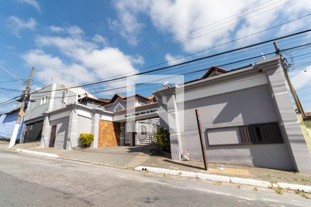 Casa de condomínio para alugar com 110m², 3 quartos e 2 vagas Casa de condomínio para alugar com 110m², 3 quartos e 2 vagasFachado do condomínio