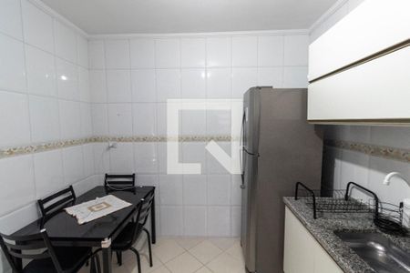 Cozinha de casa de condomínio para alugar com 3 quartos, 110m² em Cangaiba, São Paulo