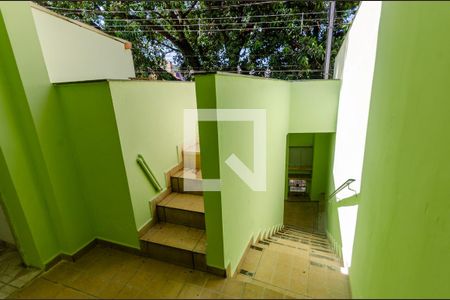 Entrada de casa para alugar com 2 quartos, 78m² em Jardim Santa Mônica, São Paulo