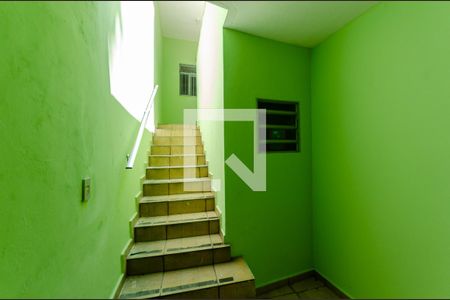 Escada de casa para alugar com 2 quartos, 78m² em Jardim Santa Mônica, São Paulo