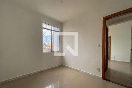 Quarto 2 de apartamento para alugar com 2 quartos, 60m² em Carlos Prates, Belo Horizonte