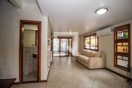 Sala de casa à venda com 3 quartos, 270m² em Jardim Isabel, Porto Alegre