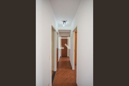 Corredor de apartamento para alugar com 2 quartos, 55m² em Parque Santos Dumont, Taboão da Serra