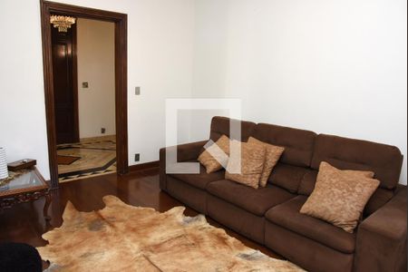 Sala de TV de casa à venda com 3 quartos, 1000m² em Jardim Santa Helena, São Paulo