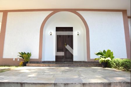 Casa à venda com 1000m², 3 quartos e 6 vagasEntrada