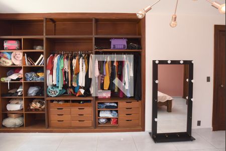 Casa à venda com 1000m², 3 quartos e 6 vagasSuíte 3