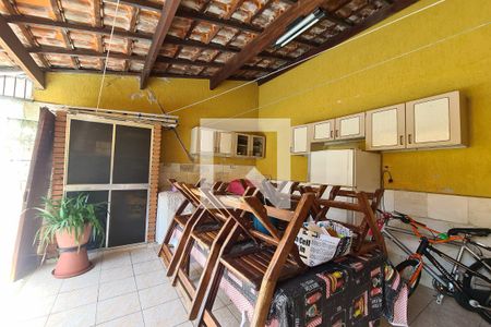 Casa à venda com 172m², 4 quartos e 2 vagas Casa à venda com 172m², 4 quartos e 2 vagasChurrasqueira