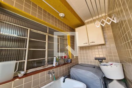 Casa à venda com 172m², 4 quartos e 2 vagas Casa à venda com 172m², 4 quartos e 2 vagasÁrea de Serviço - CASA 1