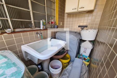 Casa à venda com 172m², 4 quartos e 2 vagas Casa à venda com 172m², 4 quartos e 2 vagasÁrea de Serviço - CASA 1