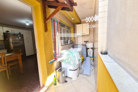 Casa à venda com 172m², 4 quartos e 2 vagas Casa à venda com 172m², 4 quartos e 2 vagasÁrea de Serviço - CASA 1