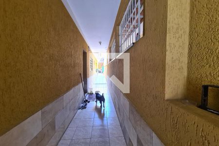 Casa à venda com 172m², 4 quartos e 2 vagas Casa à venda com 172m², 4 quartos e 2 vagasCorredor