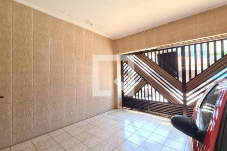 Casa à venda com 172m², 4 quartos e 2 vagas Casa à venda com 172m², 4 quartos e 2 vagasGaragem