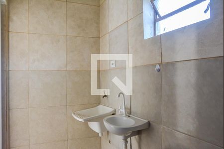 Banheiro e Àrea de Serviço de apartamento para alugar com 1 quarto, 20m² em Jardim Calux, São Bernardo do Campo