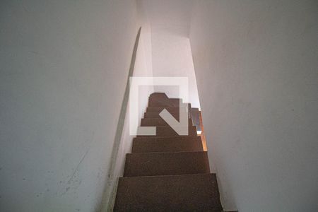 Casa à venda com 200m², 3 quartos e 2 vagasEscada