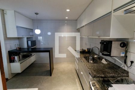 Casa de condomínio à venda com 106m², 3 quartos e 2 vagasCozinha - Armários