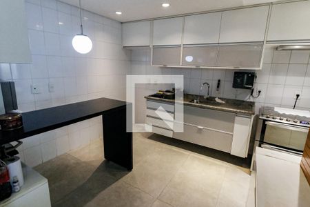 Casa de condomínio à venda com 106m², 3 quartos e 2 vagasCozinha - Armários