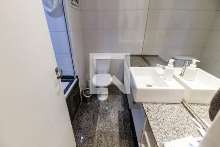 Casa de condomínio à venda com 106m², 3 quartos e 2 vagasBanheiro da Suíte