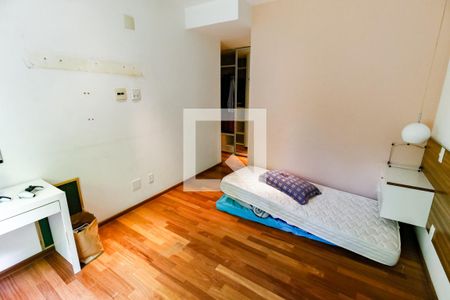 Casa de condomínio à venda com 106m², 3 quartos e 2 vagasSuíte