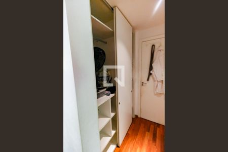 Casa de condomínio à venda com 106m², 3 quartos e 2 vagasSuíte - armários