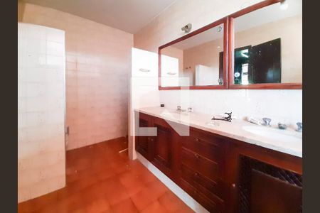 Casa de condomínio para alugar com 500m², 5 quartos e 6 vagas Casa de condomínio para alugar com 500m², 5 quartos e 6 vagasBanheiro Quarto 5 suíte